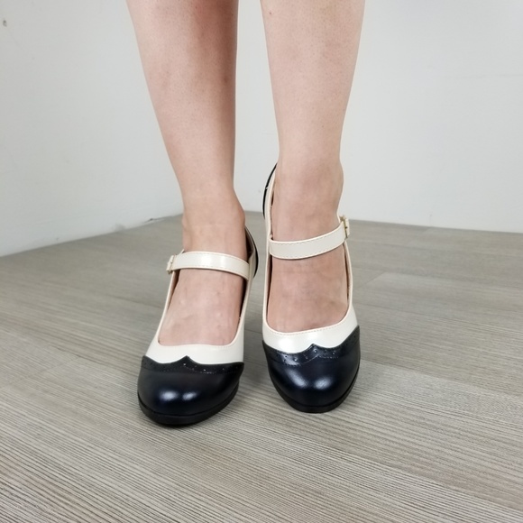 Oxford Vintage Round Toe Pump - Picture 8 of 8